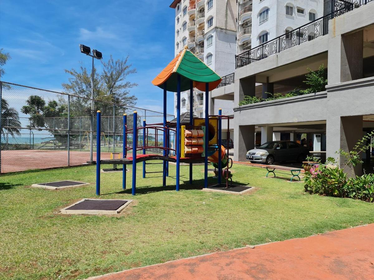 Sunshine Bay Resort Port Dickson Esterno foto