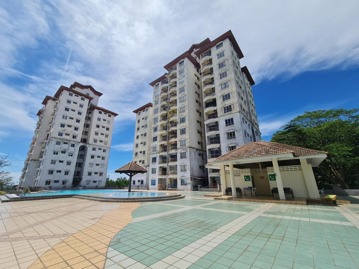 Sunshine Bay Resort Port Dickson Esterno foto